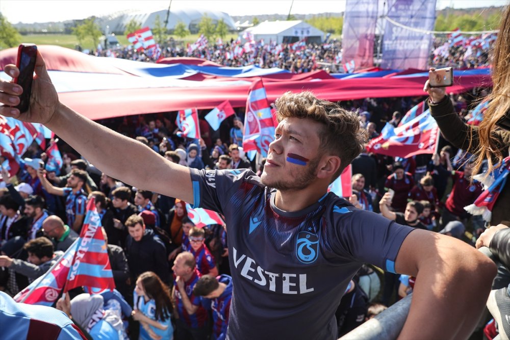 Trabzonspor'un şampiyonluğu İstanbul'da kutlandı
