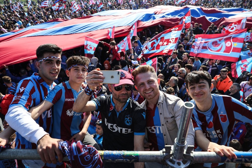 Trabzonspor'un şampiyonluğu İstanbul'da kutlandı