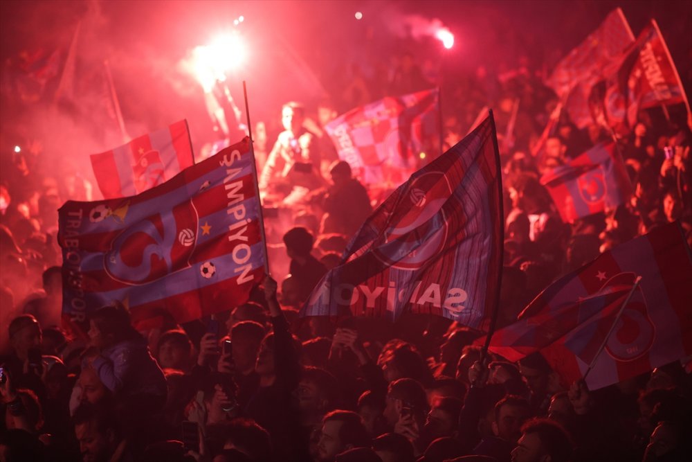 Trabzonspor'un şampiyonluğu İstanbul'da kutlandı