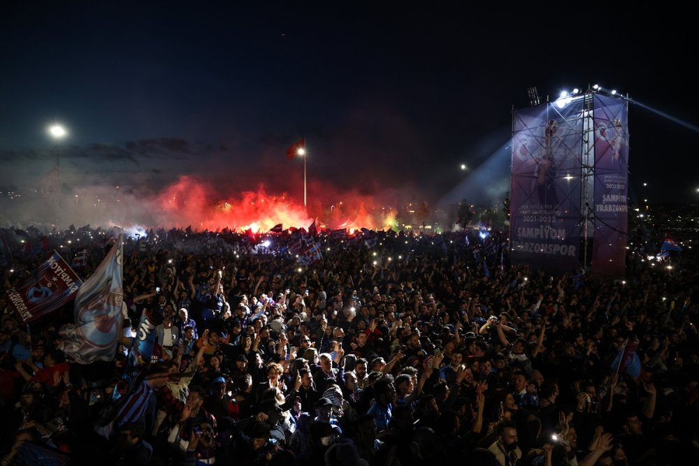 Trabzonspor'un şampiyonluğu İstanbul'da kutlandı