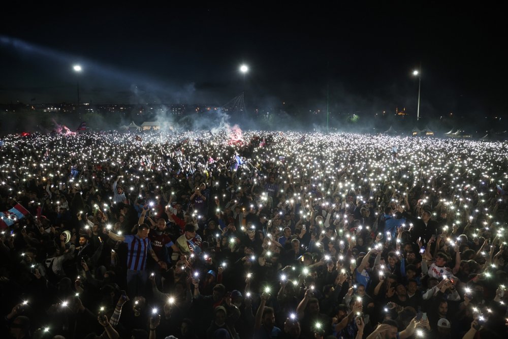 Trabzonspor'un şampiyonluğu İstanbul'da kutlandı