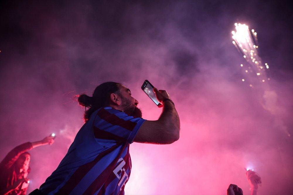 Trabzonspor'un şampiyonluğu İstanbul'da kutlandı