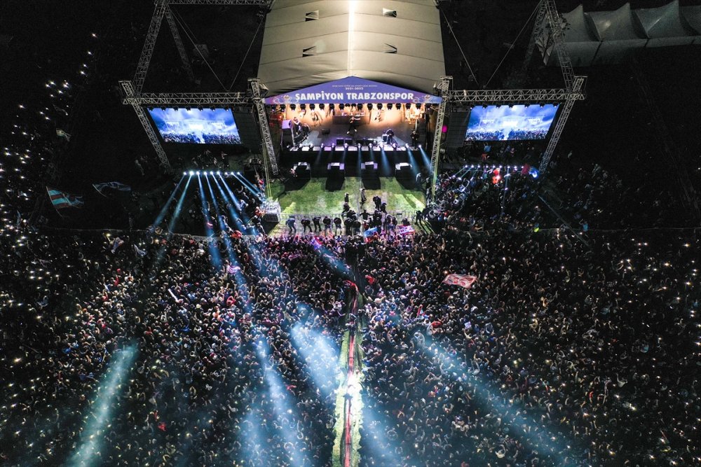 Trabzonspor'un şampiyonluğu İstanbul'da kutlandı