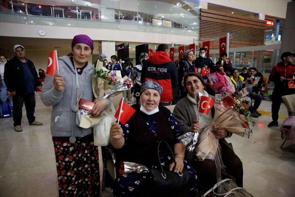 Ukrayna'dan tahliye edilen Ahıska Türkleri Elazığ'a geldi