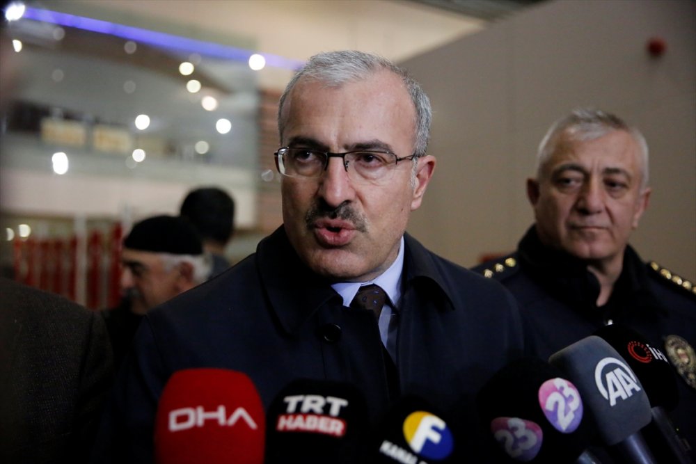 Ukrayna'dan tahliye edilen Ahıska Türkleri Elazığ'a geldi