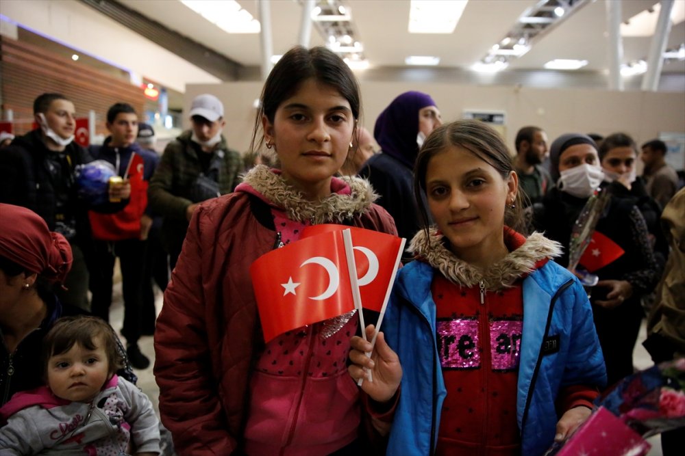 Ukrayna'dan tahliye edilen Ahıska Türkleri Elazığ'a geldi