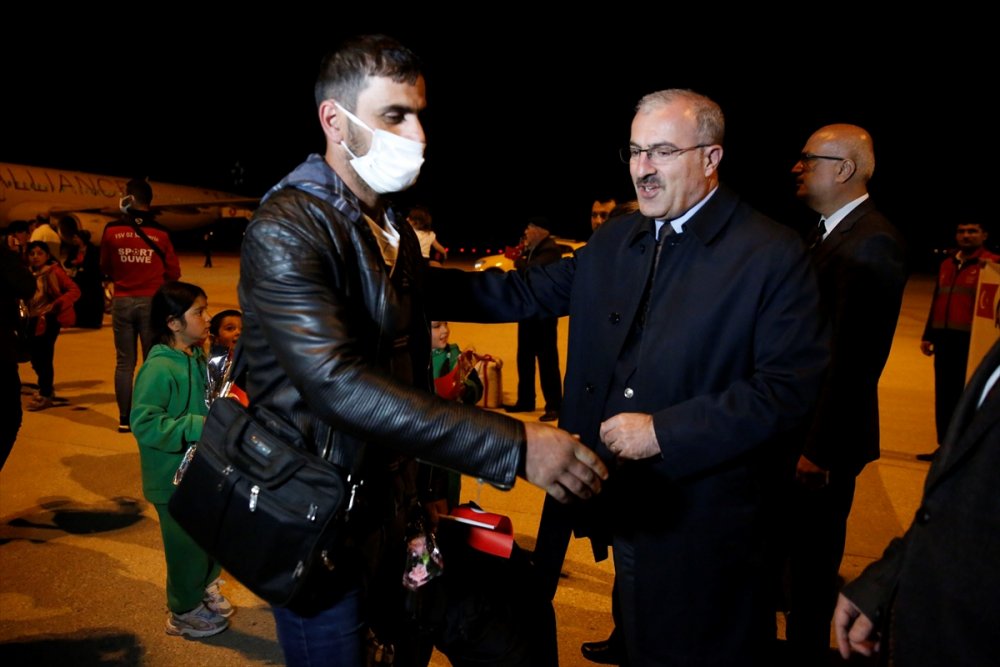 Ukrayna'dan tahliye edilen Ahıska Türkleri Elazığ'a geldi