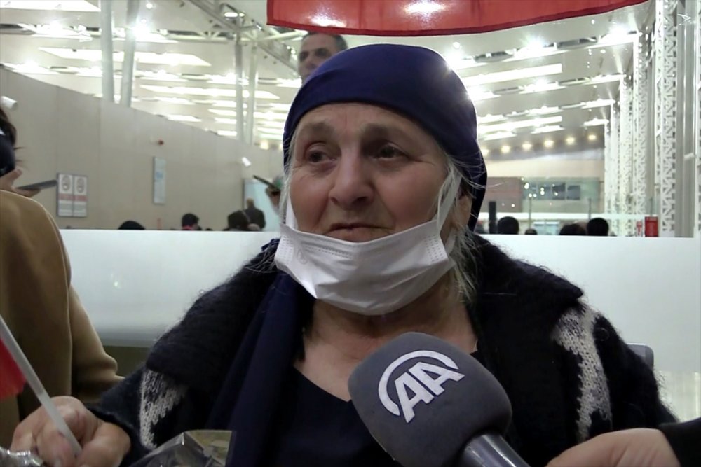 Ukrayna'dan tahliye edilen Ahıska Türkleri Elazığ'a geldi