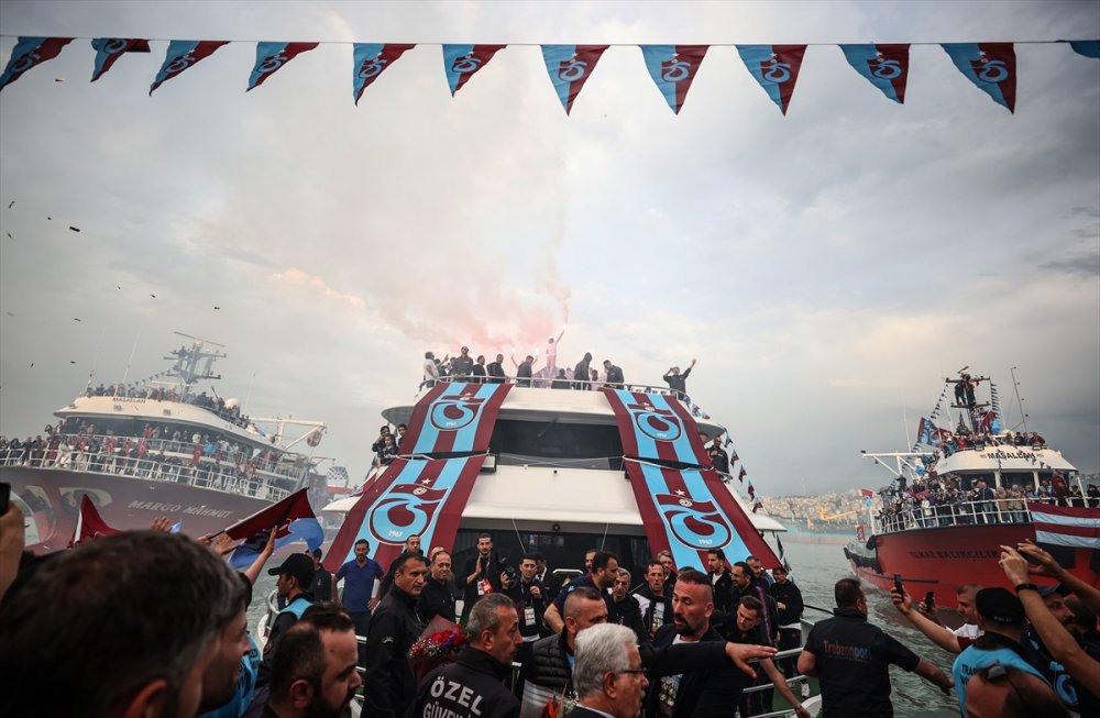 Trabzonspor, şampiyonluğunu kutluyor