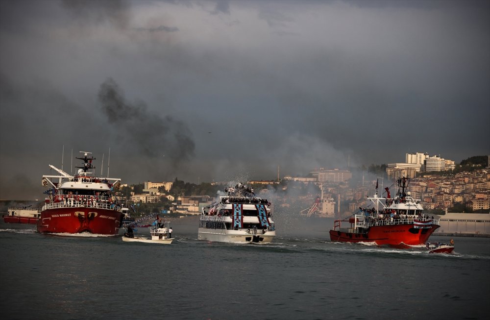 Trabzonspor, şampiyonluğunu kutluyor