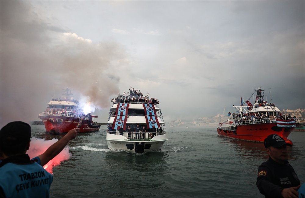 Trabzonspor, şampiyonluğunu kutluyor