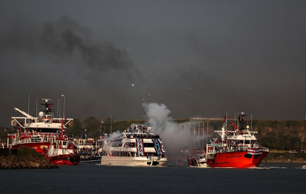 Trabzonspor, şampiyonluğunu kutluyor