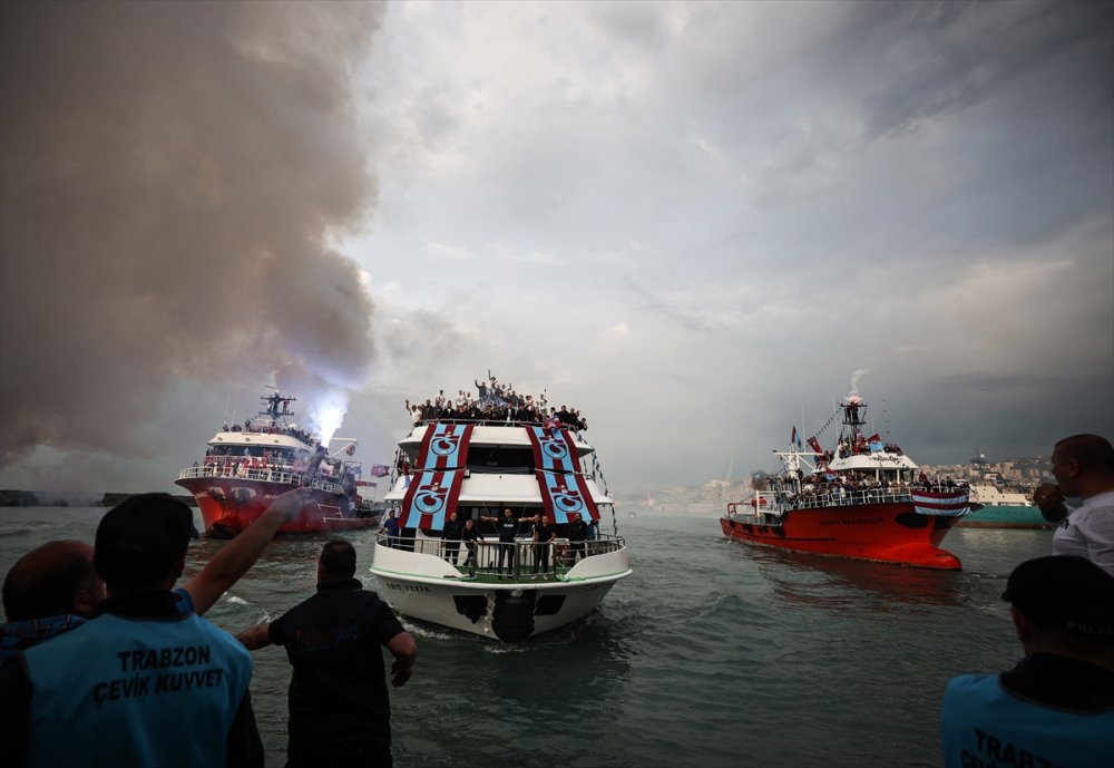 Trabzonspor, şampiyonluğunu kutluyor