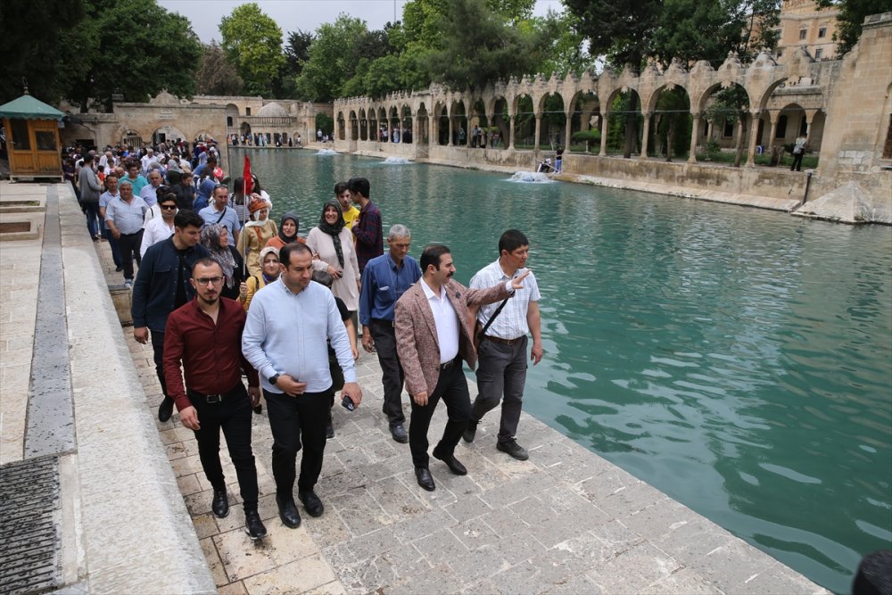 Kaymakam ilçe esnafına 1300 kilometre ötedeki memleketi Şanlıurfa'yı gezdirdi