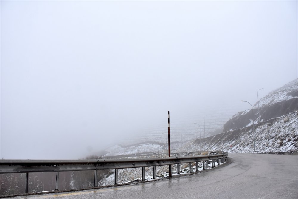 Erzurum ve Ardahan'ın yüksek kesimleri mayısta yağan karla beyaza büründü