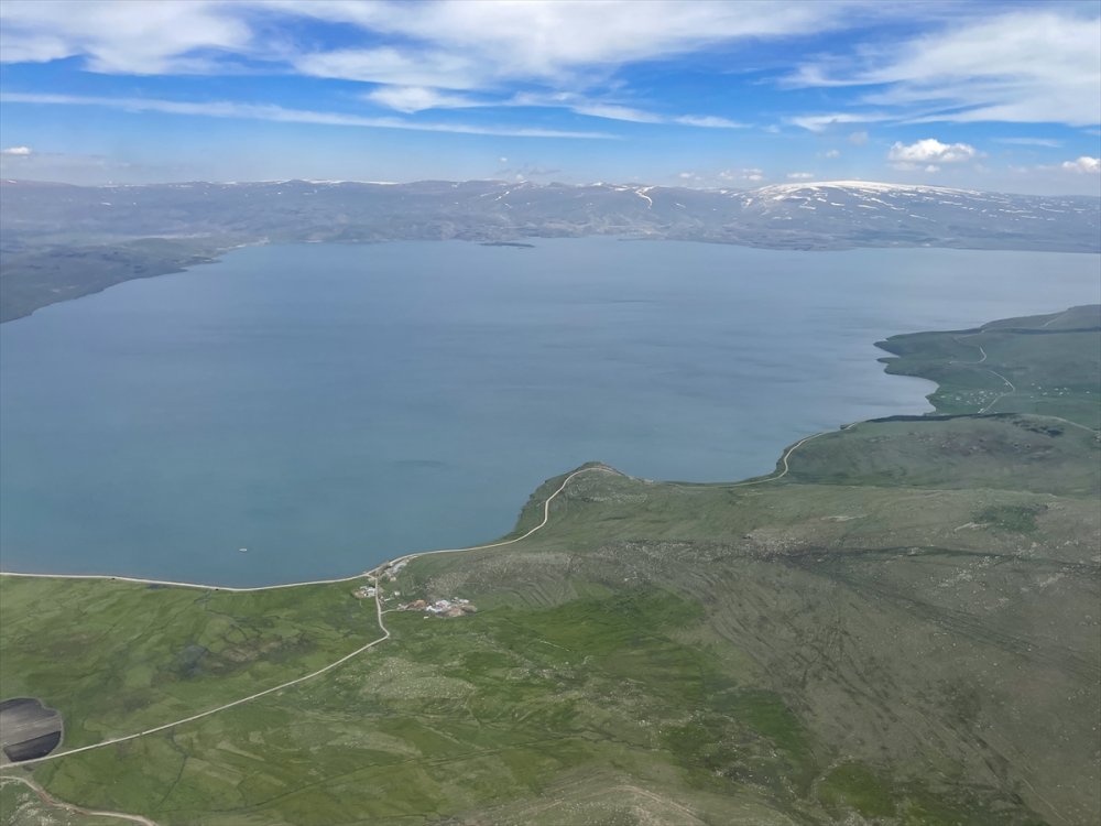 Kars'ın yeşeren arazileri ve Çıldır Gölü helikopterden görüntülendi
