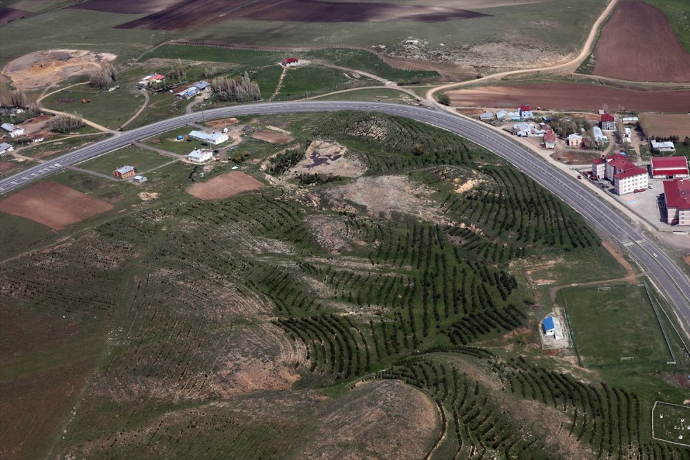 Kars'ın yeşeren arazileri ve Çıldır Gölü helikopterden görüntülendi