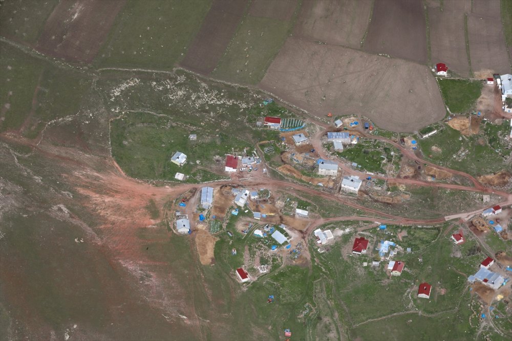 Kars'ın yeşeren arazileri ve Çıldır Gölü helikopterden görüntülendi