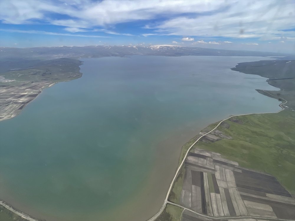Kars'ın yeşeren arazileri ve Çıldır Gölü helikopterden görüntülendi
