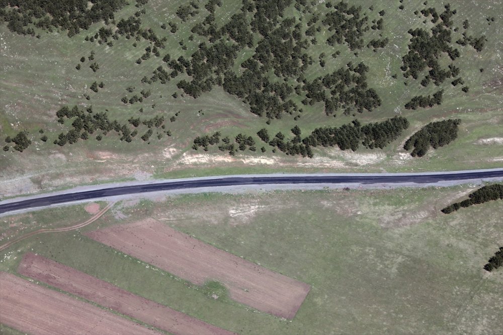Kars'ın yeşeren arazileri ve Çıldır Gölü helikopterden görüntülendi