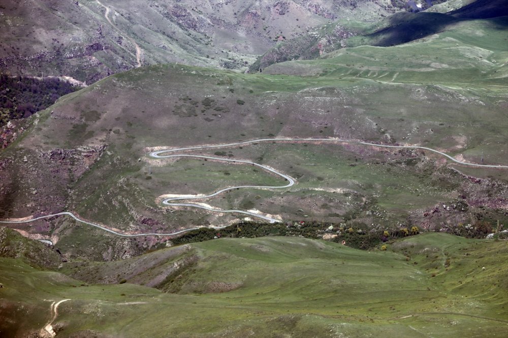 Kars'ın yeşeren arazileri ve Çıldır Gölü helikopterden görüntülendi