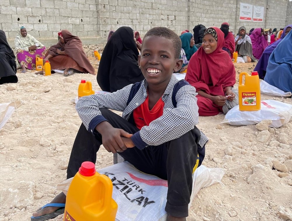 Türk Kızılaydan Somali'deki kuraklıktan etkilenen 2 bin 200 aileye gıda yardımı