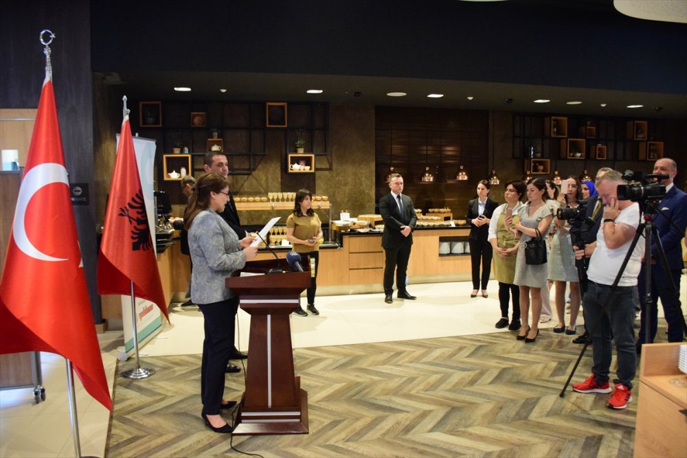 Arnavutluk'ta "Geleneksel Türk tatlıları ve çayı" etkinliği