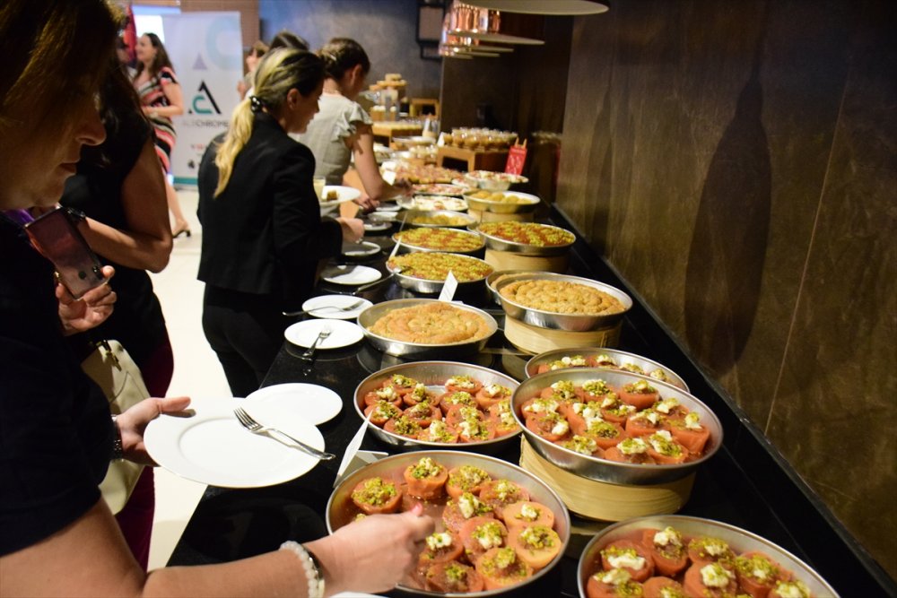 Arnavutluk'ta "Geleneksel Türk tatlıları ve çayı" etkinliği