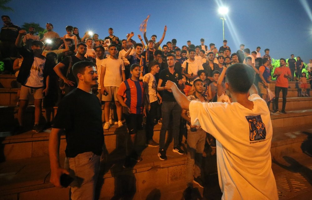 İskenderunspor'un TFF 2. Lig'e yükselmesi kentte coşkuyla kutlanıyor