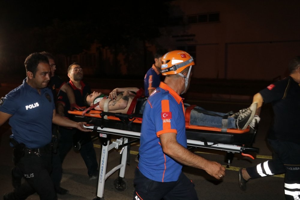 Adana'da bir öğrenci cep telefonuyla konuşurken uçurumdan düştü