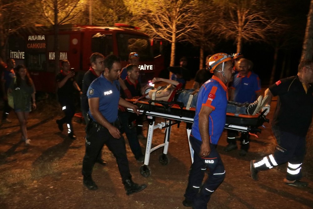 Adana'da bir öğrenci cep telefonuyla konuşurken uçurumdan düştü