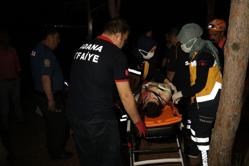 Adana'da bir öğrenci cep telefonuyla konuşurken uçurumdan düştü