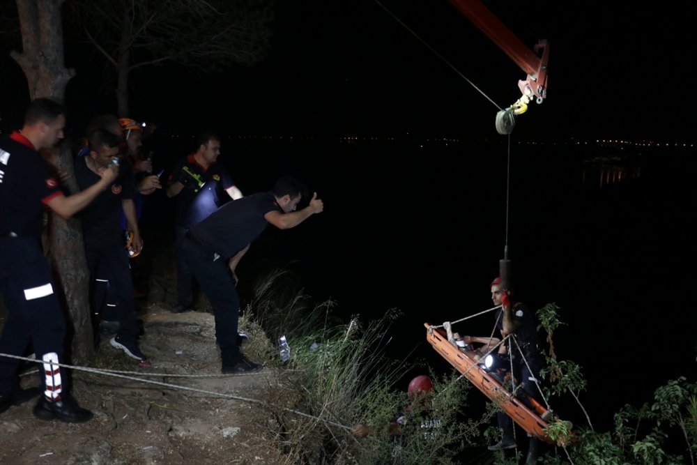 Adana'da bir öğrenci cep telefonuyla konuşurken uçurumdan düştü