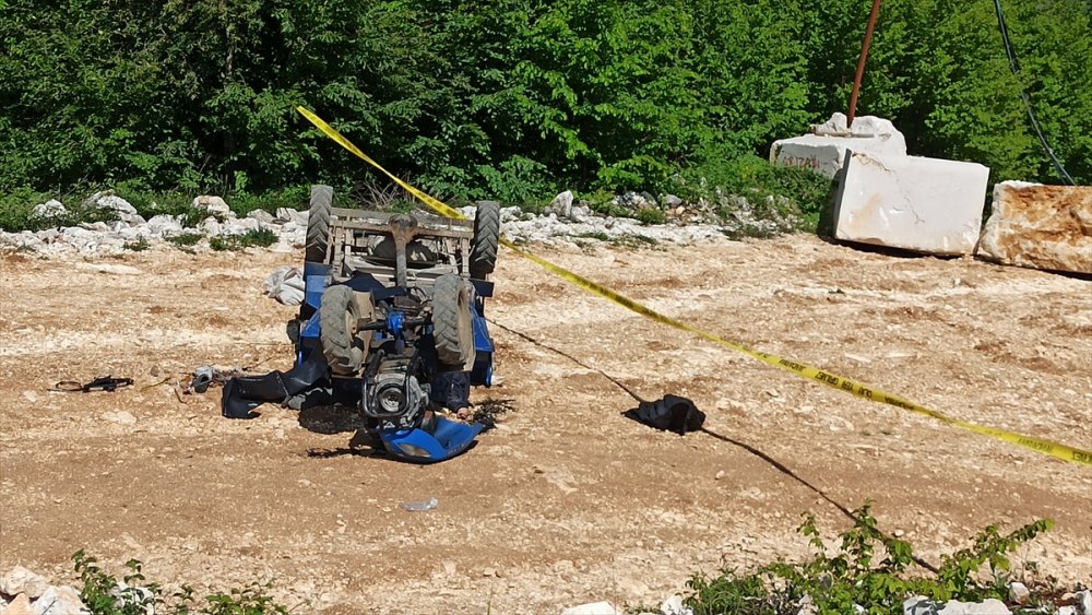 Düzce'de tarım aracı devrildi, 1 kişi öldü, 1 kişi yaralandı
