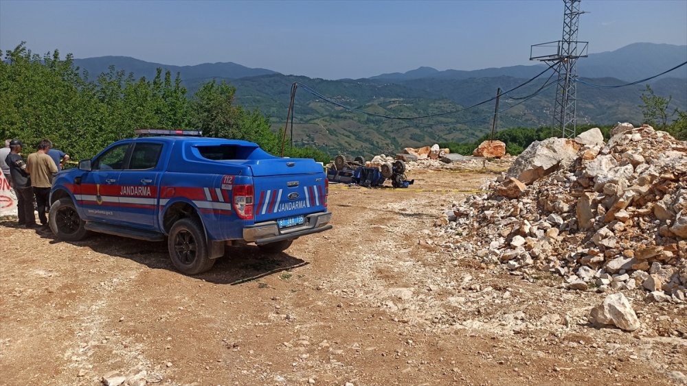 Düzce'de tarım aracı devrildi, 1 kişi öldü, 1 kişi yaralandı