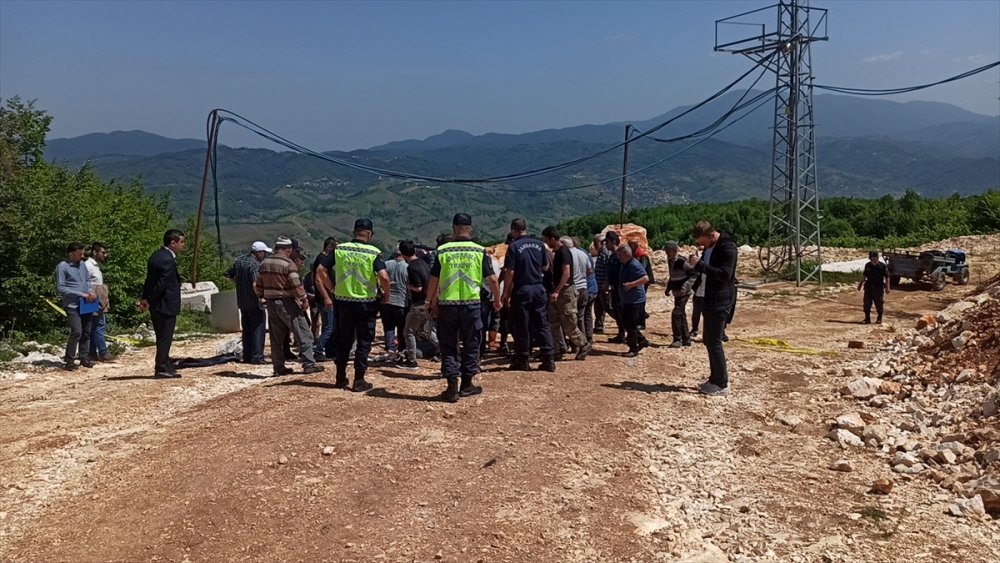 Düzce'de tarım aracı devrildi, 1 kişi öldü, 1 kişi yaralandı