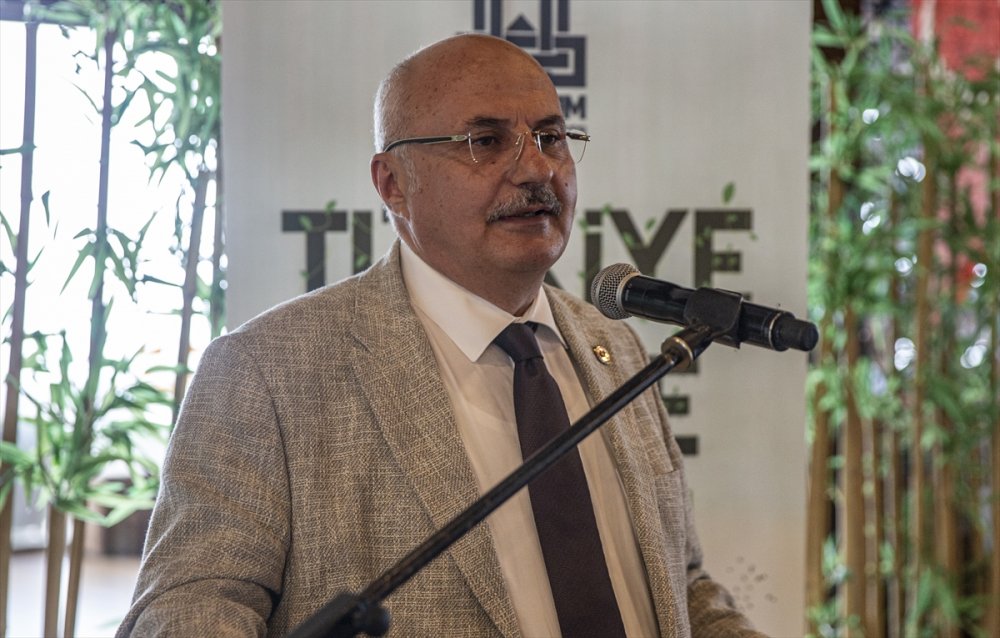 Erzurum'da "Çevre Haftası" kapsamında fidan dikildi, çöpler toplandı