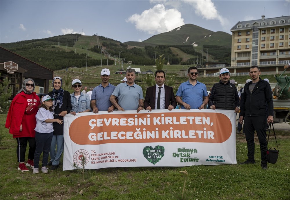 Erzurum'da "Çevre Haftası" kapsamında fidan dikildi, çöpler toplandı