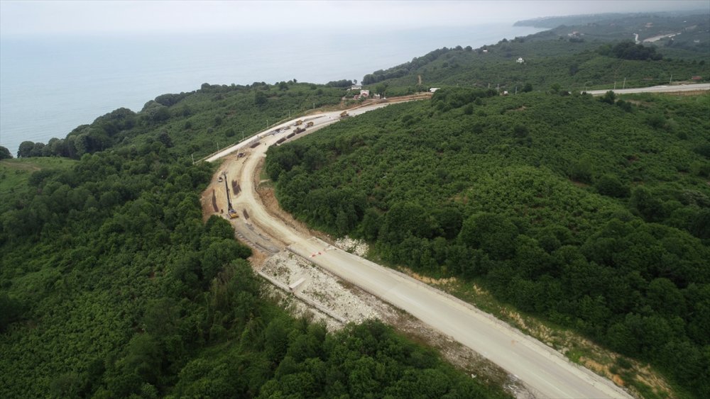 Karadeniz Sahil Yolu'nda onarım çalışmaları sürüyor