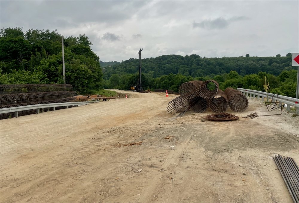 Karadeniz Sahil Yolu'nda onarım çalışmaları sürüyor