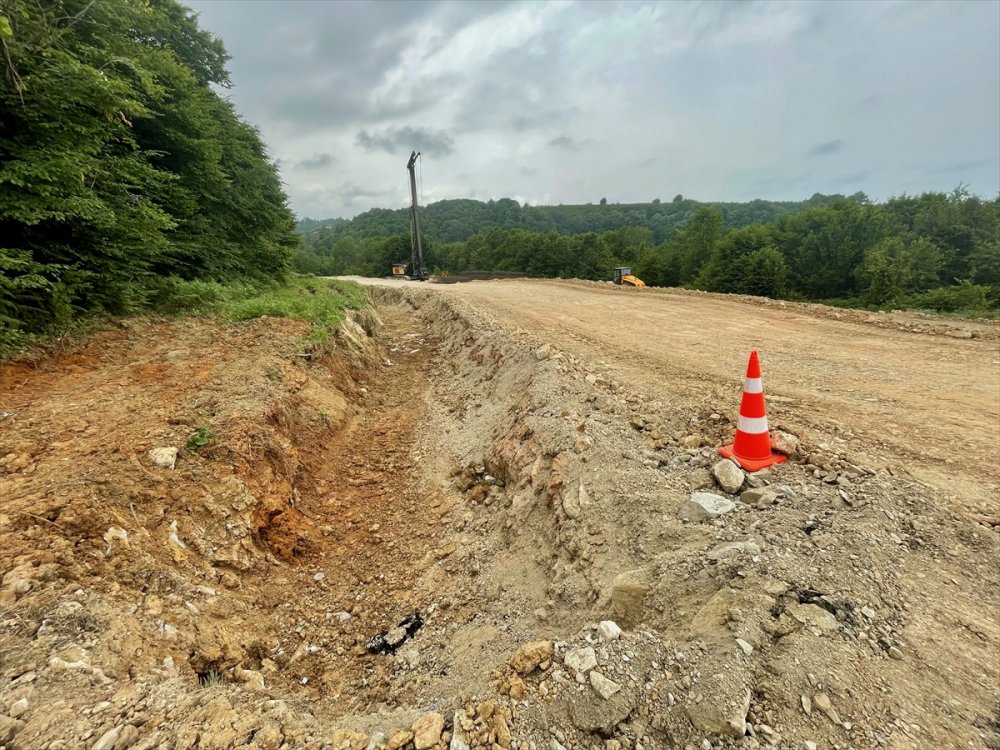 Karadeniz Sahil Yolu'nda onarım çalışmaları sürüyor