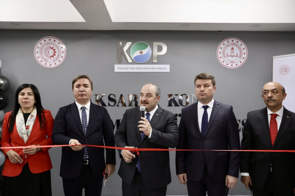 Sanayi ve Teknoloji Bakanı Varank, Aksaray'da Astronomi Kütüphanesi'nin açılışını yaptı: