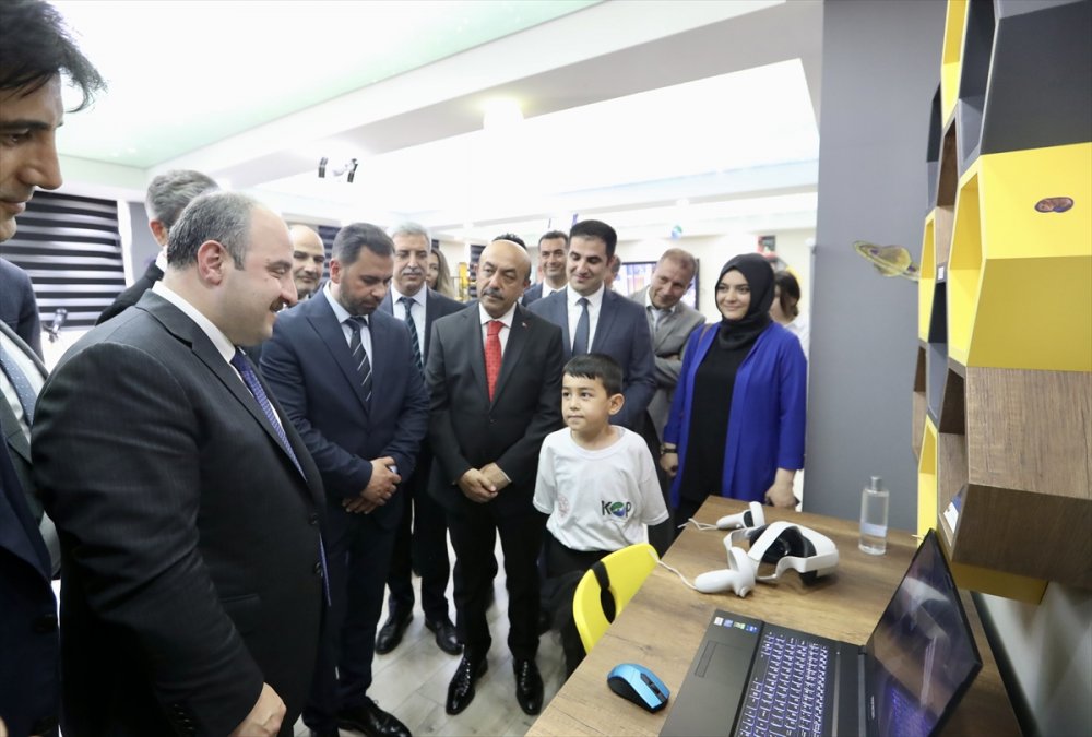 Sanayi ve Teknoloji Bakanı Varank, Aksaray'da Astronomi Kütüphanesi'nin açılışını yaptı: