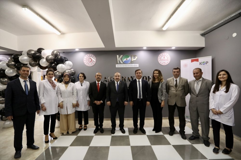 Sanayi ve Teknoloji Bakanı Varank, Aksaray'da Astronomi Kütüphanesi'nin açılışını yaptı: