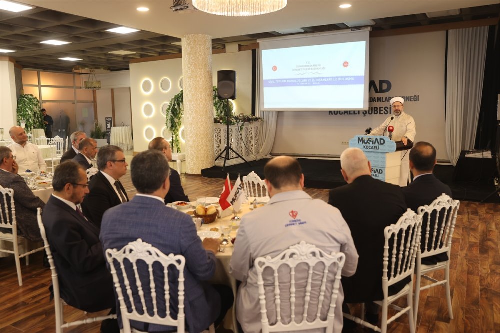 Diyanet İşleri Başkanı Erbaş, Kocaeli'de STK temsilcileri ve iş insanlarıyla bir araya geldi: