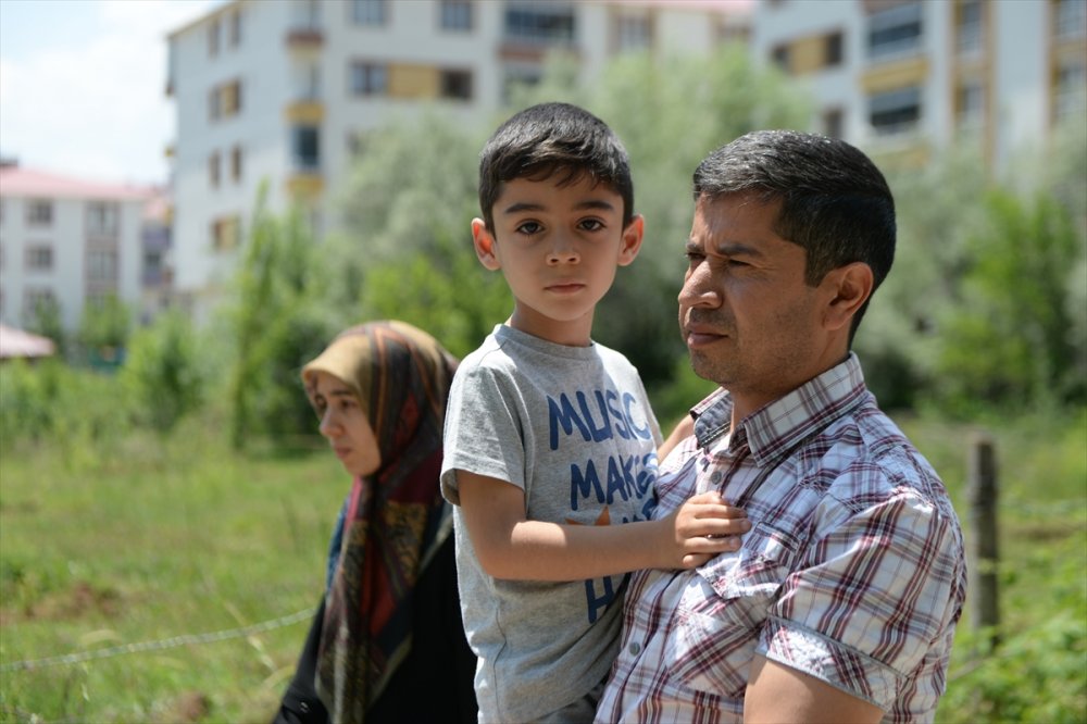 Bingöl'de sahipsiz köpeklerin saldırısında yaralanan çocuk tedavi edildi
