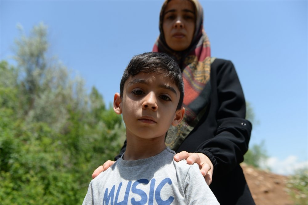 Bingöl'de sahipsiz köpeklerin saldırısında yaralanan çocuk tedavi edildi