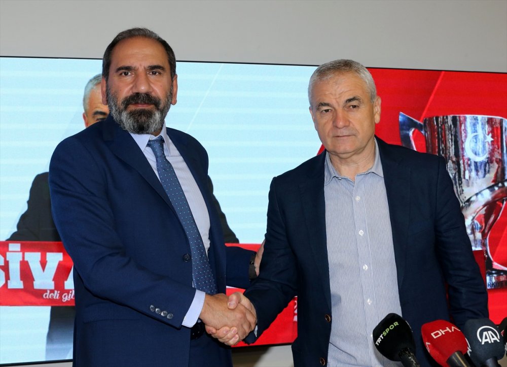 Sivasspor, Rıza Çalımbay ile DEVAM dedi
