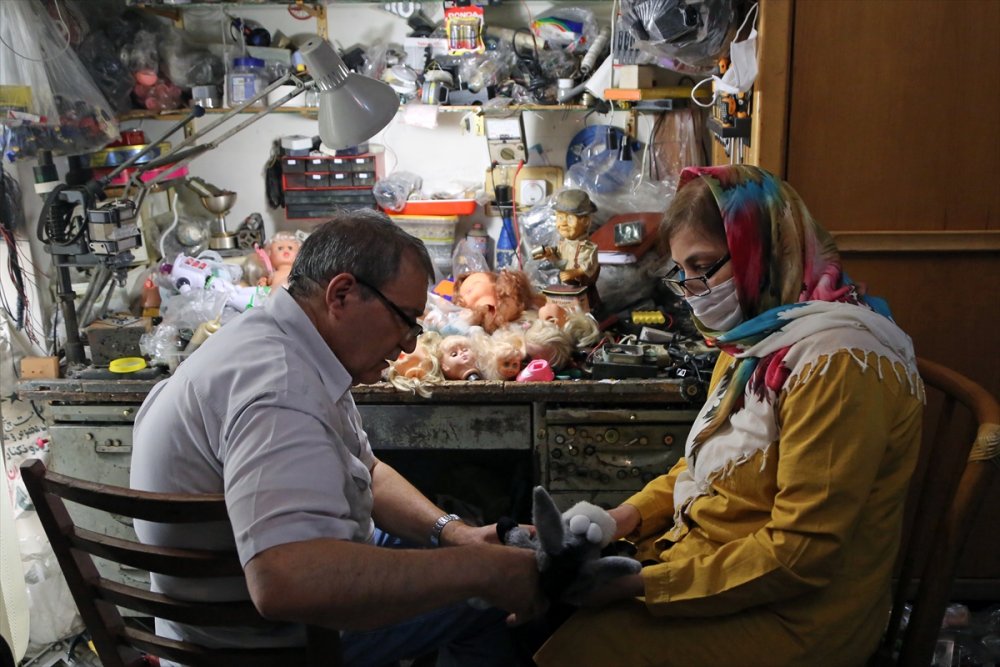 50 yıldır oyuncak tamiri yapıyor