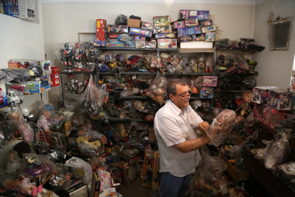 50 yıldır oyuncak tamiri yapıyor